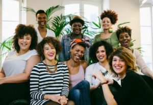 Equipe du salon de coiffure pour cheveux afros, frisés et crépus